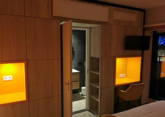 Parkzicht Couette-café 4*